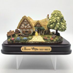 VINTAGE Disney Snow White Dwarf's Cottage w/base